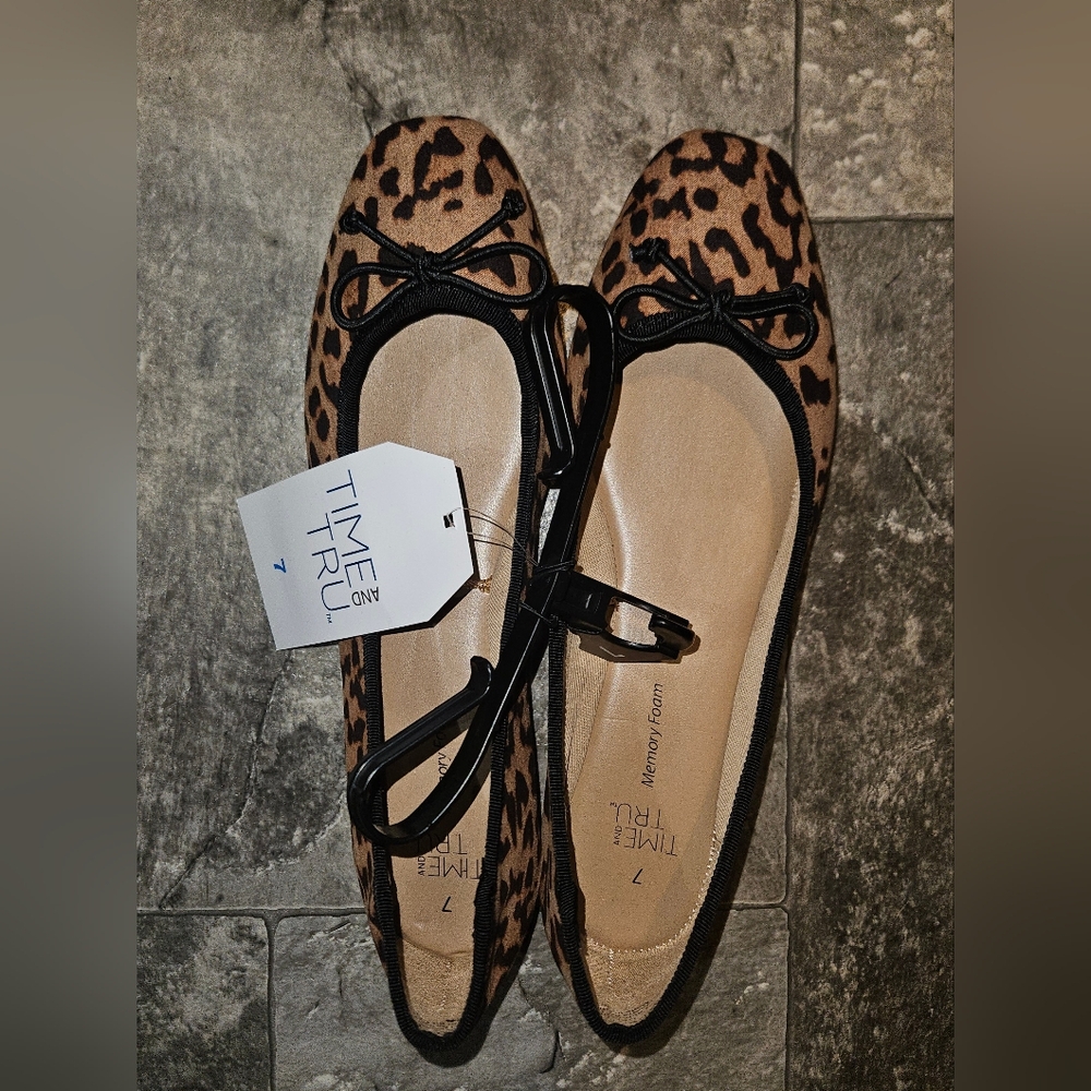 Time and Tru Women's Leopard Print String Bow Ballet Flats In Size 8.5 NWT - Picture 7 of 10